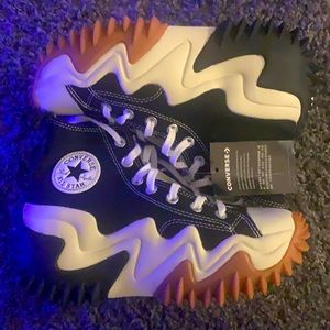 Convers Run Star Motion Platform’s Men’s 6 1/2 women’s 8